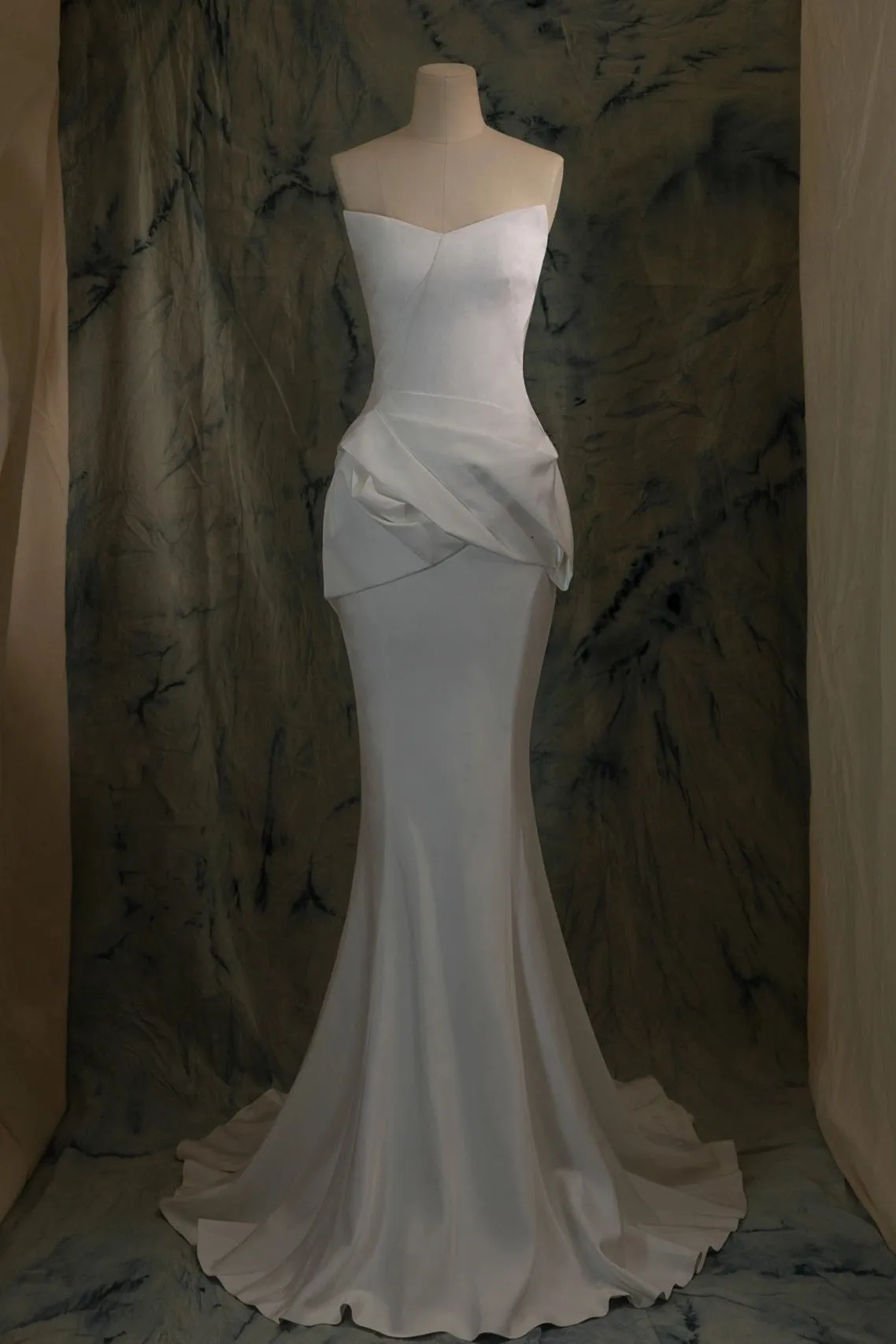 Elegant Strapless Mermaid Stretch Silk Mermaid Wedding Dress