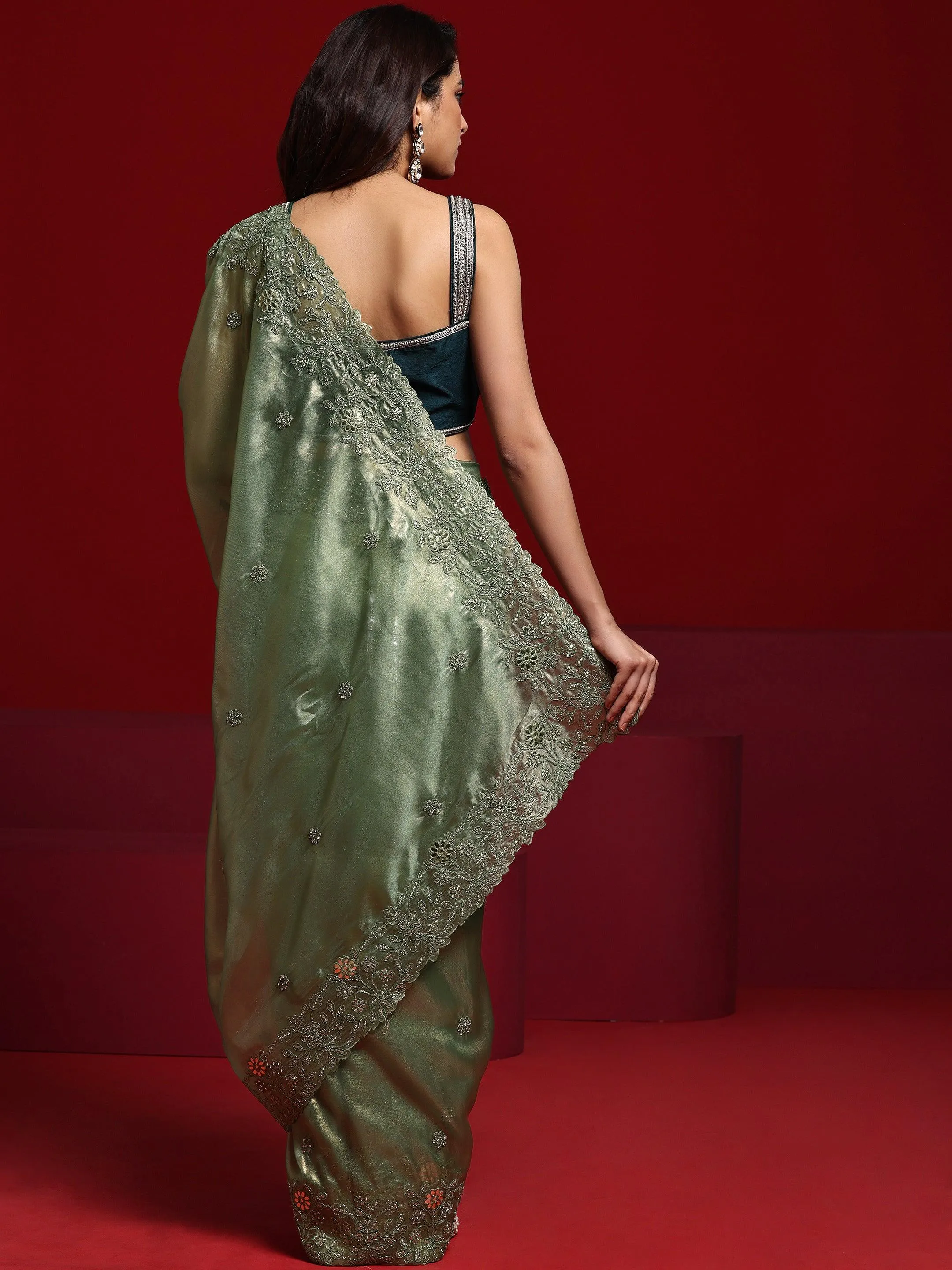 Jashvi Art Green Embroidered Silk Blend Saree With Unstitched Blouse Piece