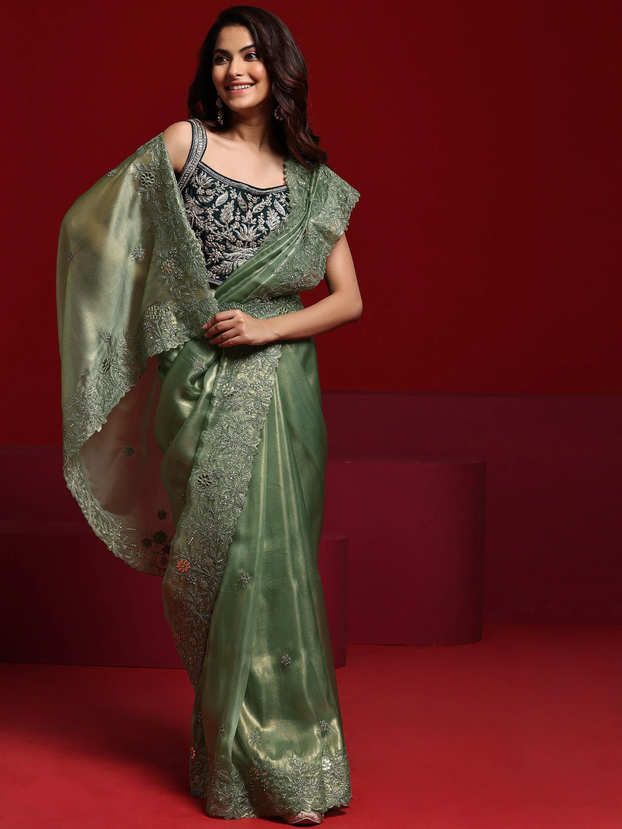 Jashvi Art Green Embroidered Silk Blend Saree With Unstitched Blouse Piece