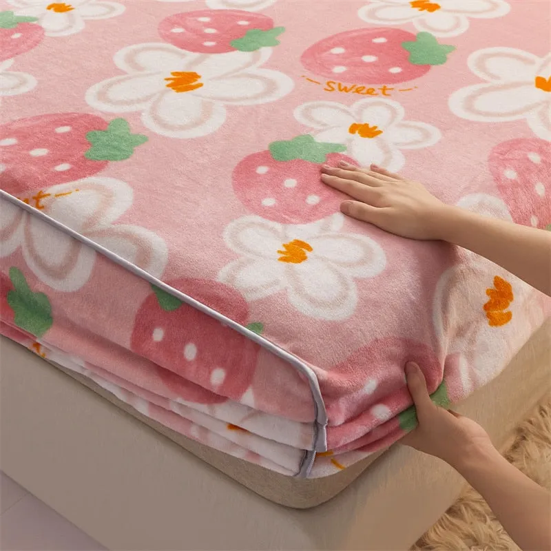 Strawberry Flower Flannel Mattress Cover