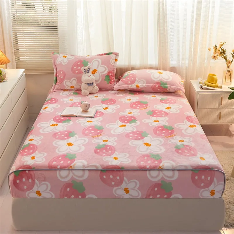 Strawberry Flower Flannel Mattress Cover