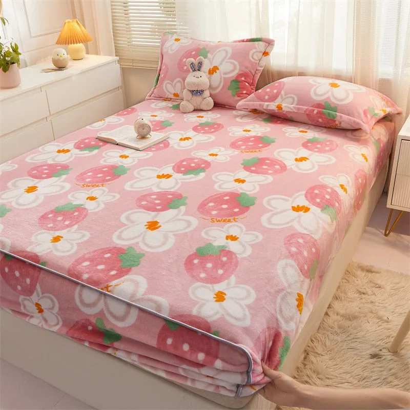 Strawberry Flower Flannel Mattress Cover